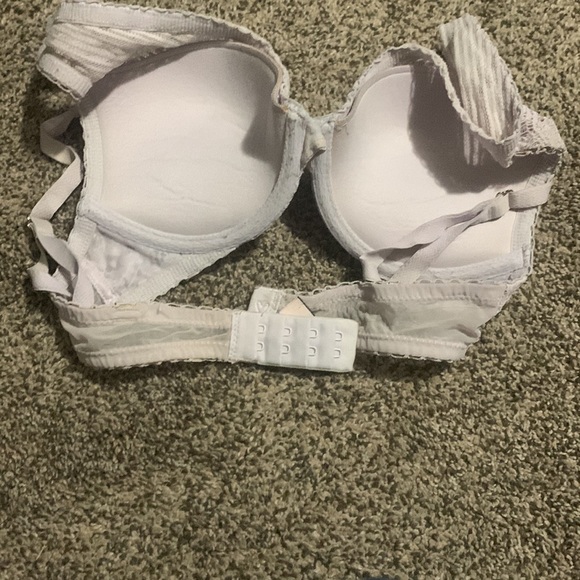 Victoria’s Secret Push up Bra - Picture 3 of 4